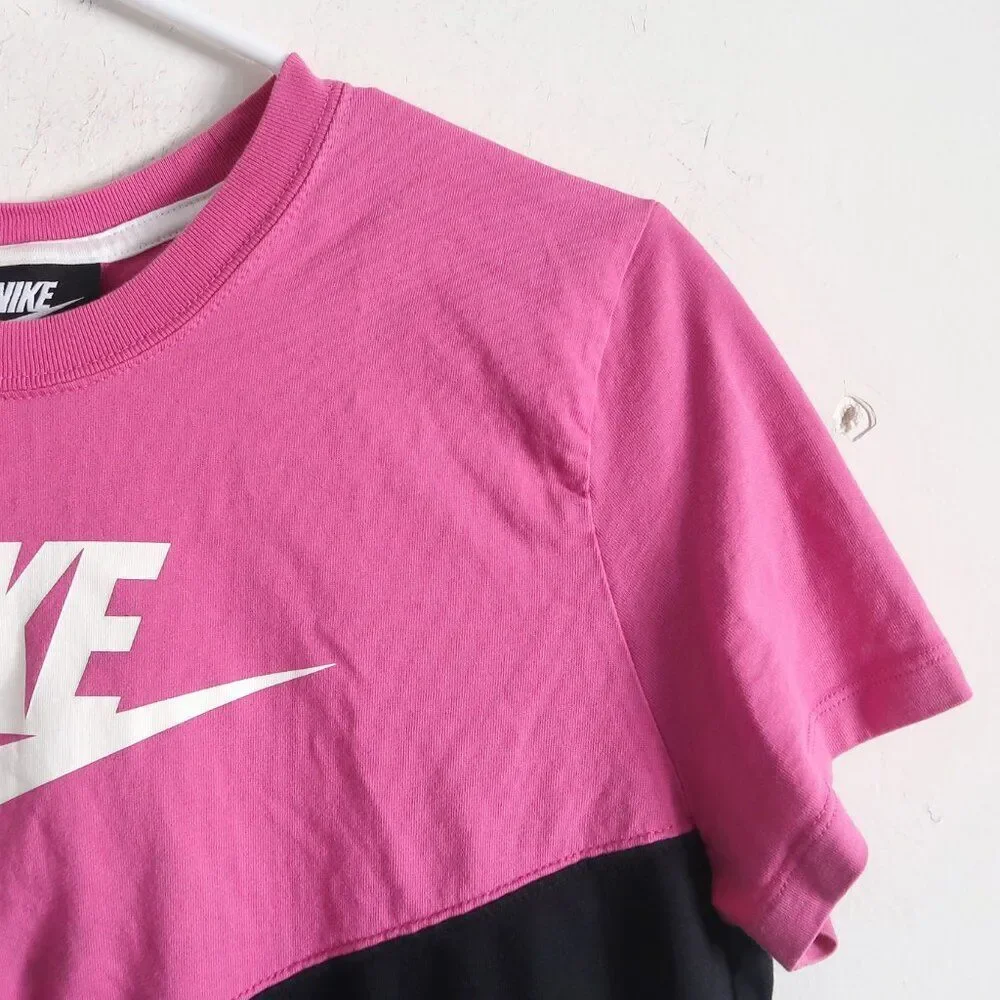 Colorblock Nike Crop Top Tee - Size Medium